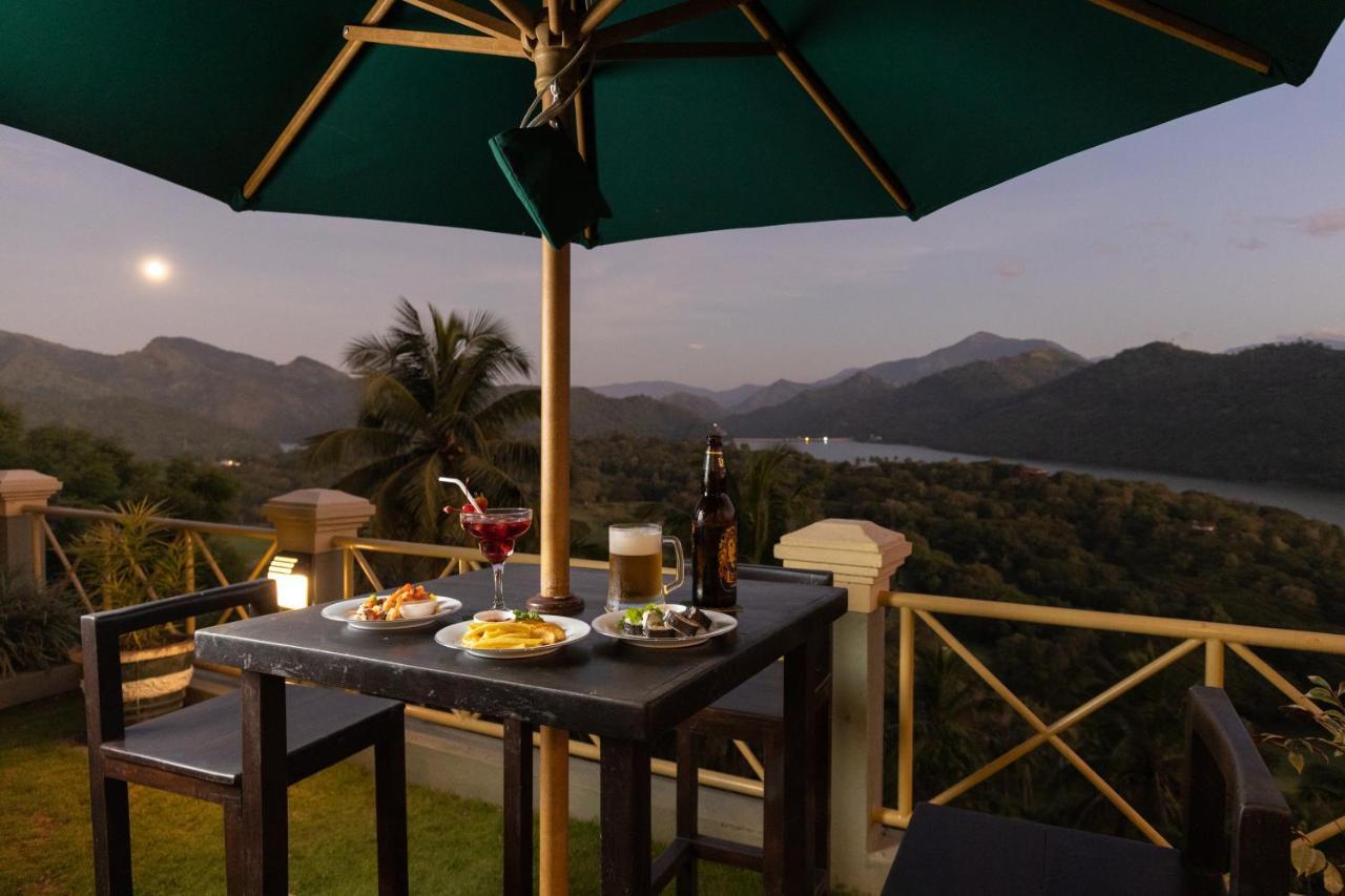 The Albatross, Kandy Digana Bagian luar foto